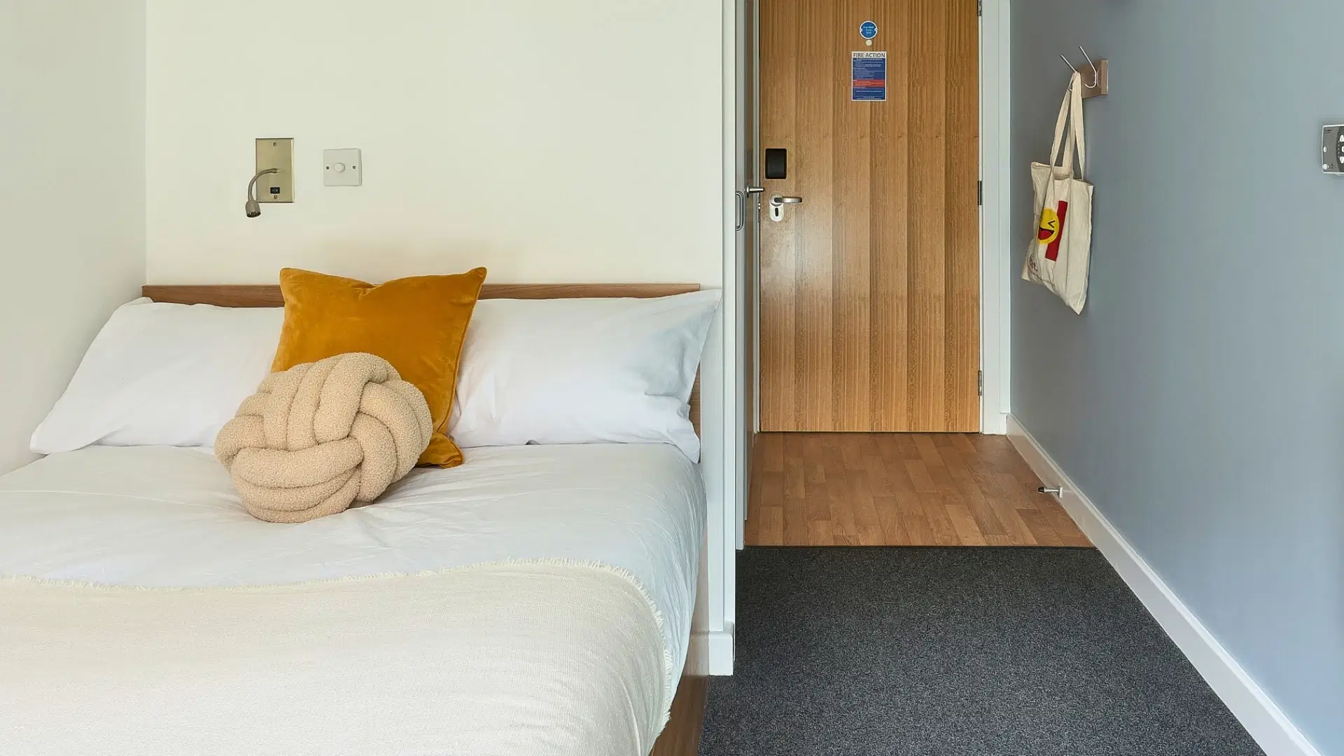Cavendish Place, Manchester – Gold Ensuite