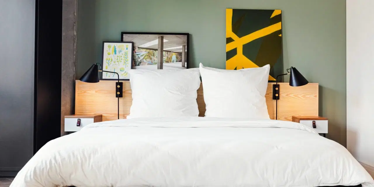 Neon Wood Frankfurter Tor, Berlin – 1Bed - 1Bath (Neon Gold)