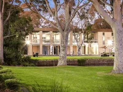La Trobe University - Glenn College, Melbourne – Exterior