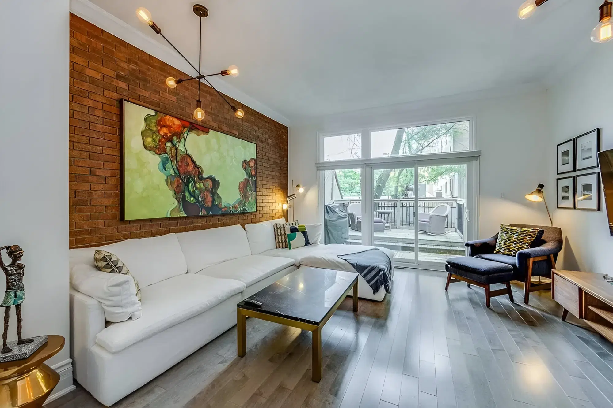 217 Mutual St, Toronto – Common Area