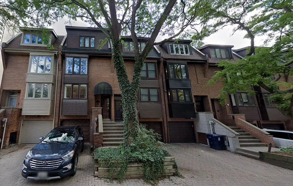 217 Mutual St, Toronto – Exterior