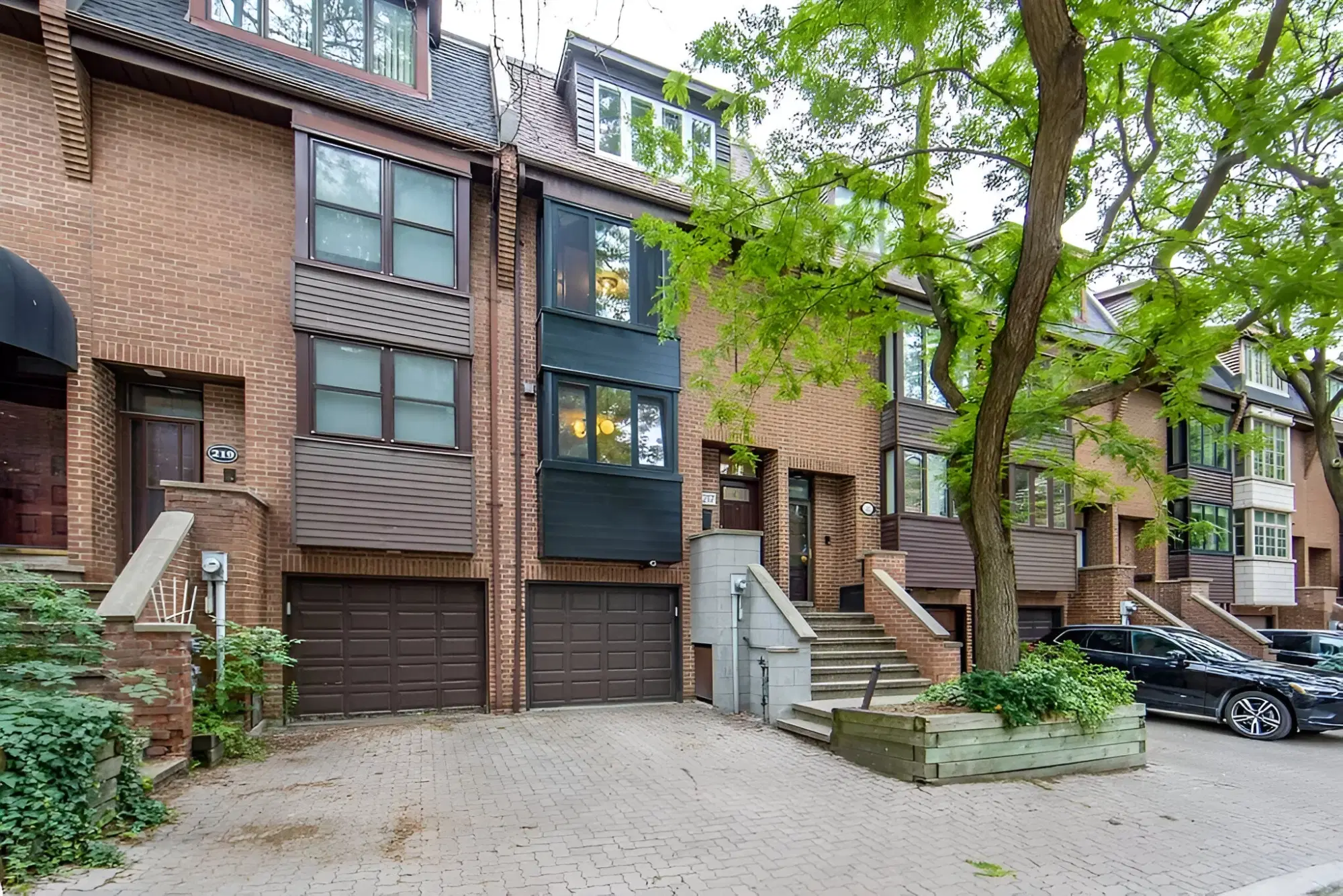 217 Mutual St, Toronto – Exterior