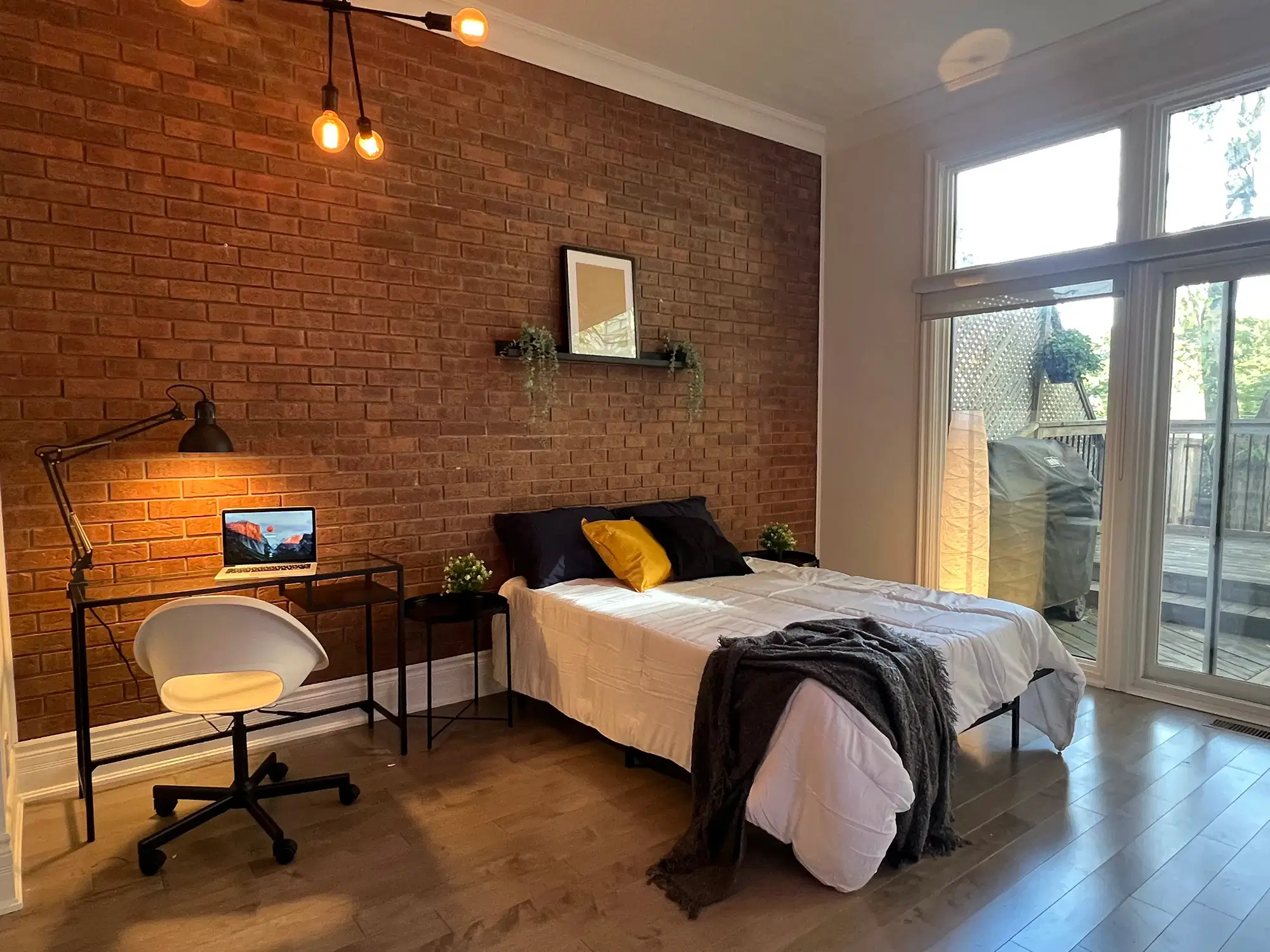 217 Mutual St, Toronto – Mutual Flex Main Room( 1 Bed 1 Bath )