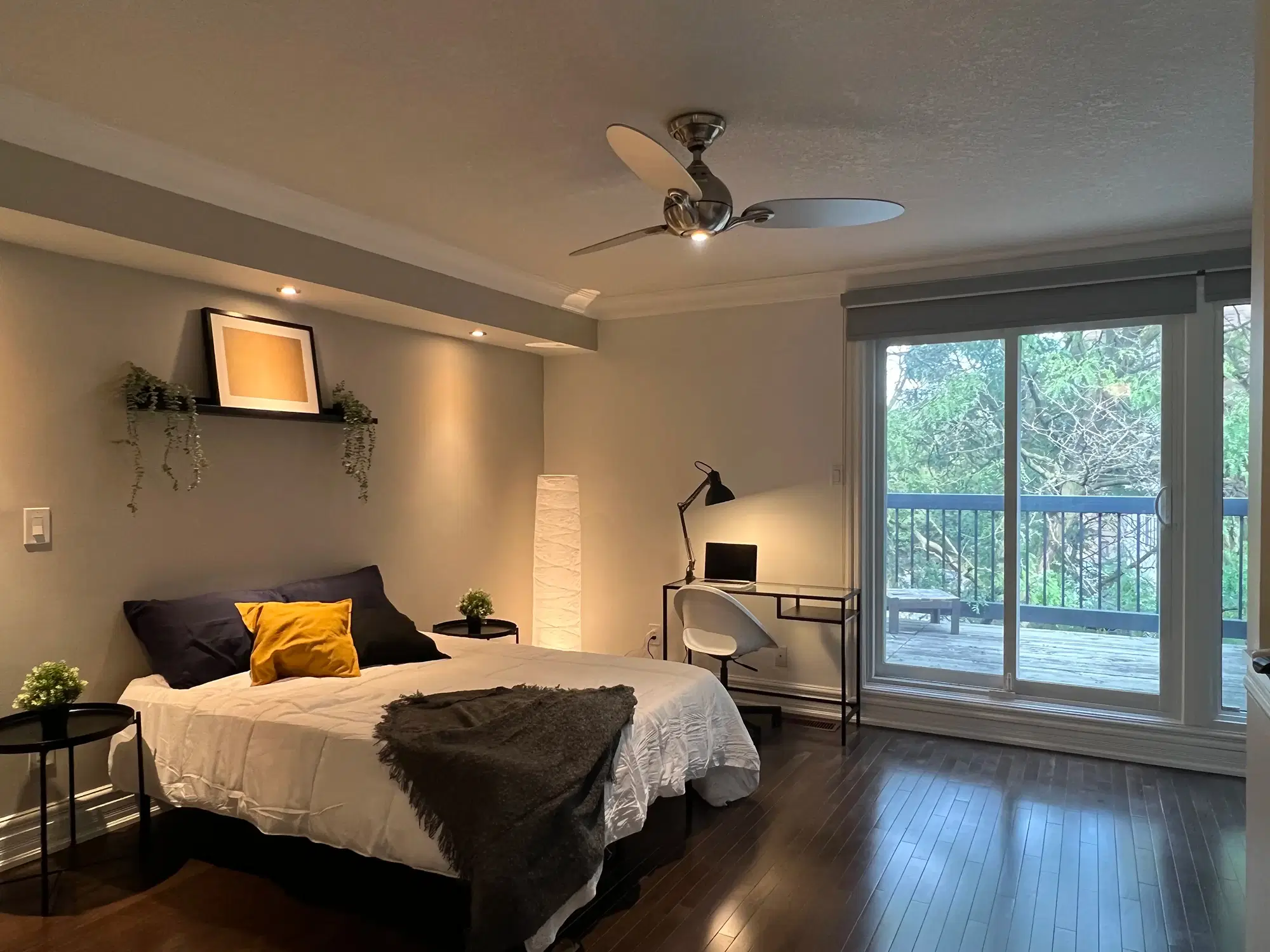 217 Mutual St, Toronto – Mutual Master Room( 1 Bed 1 Bath )