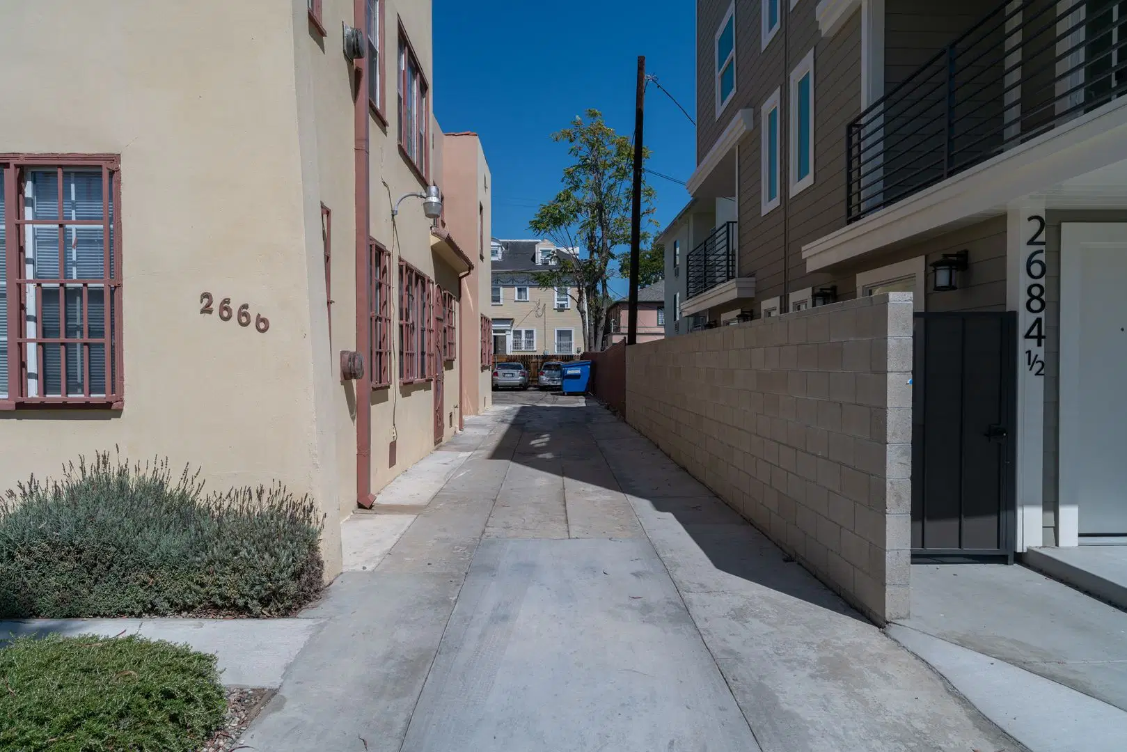 Dos Diablos, Los Angeles – Exterior