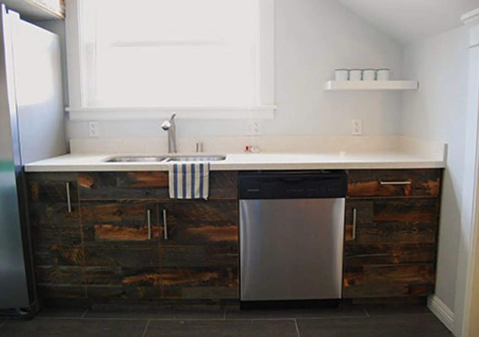 The Three - Oh, Los Angeles – Kitchen