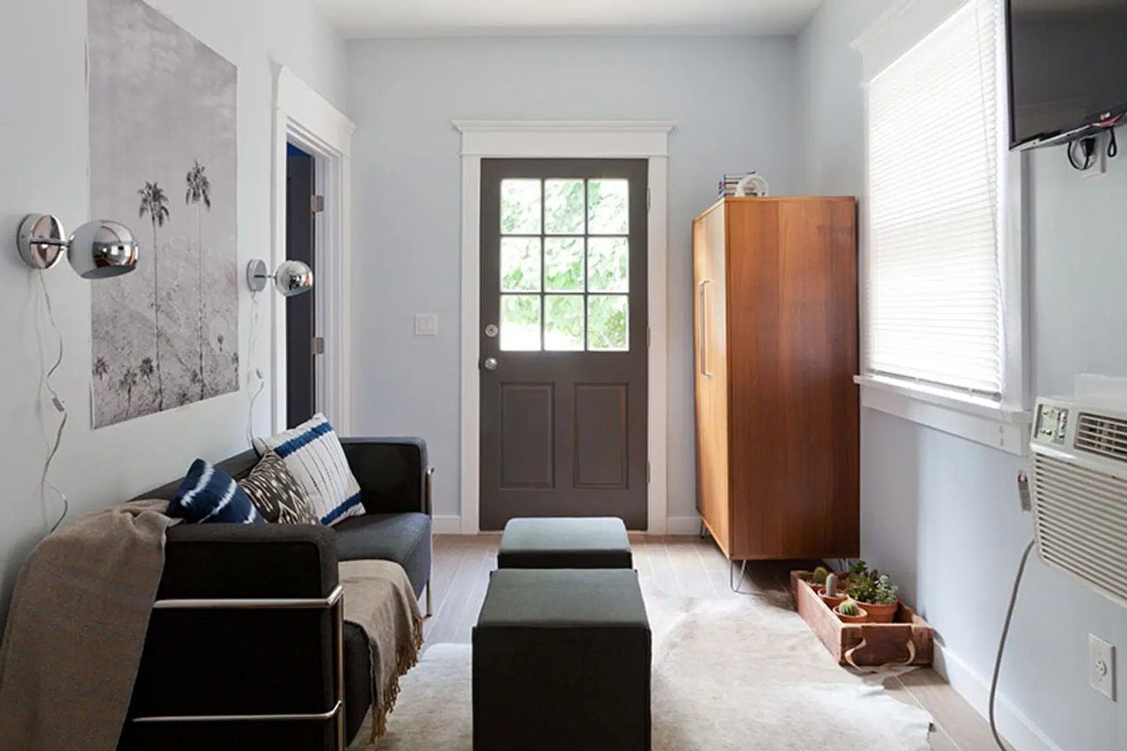 The Three - Oh, Los Angeles – Common Area