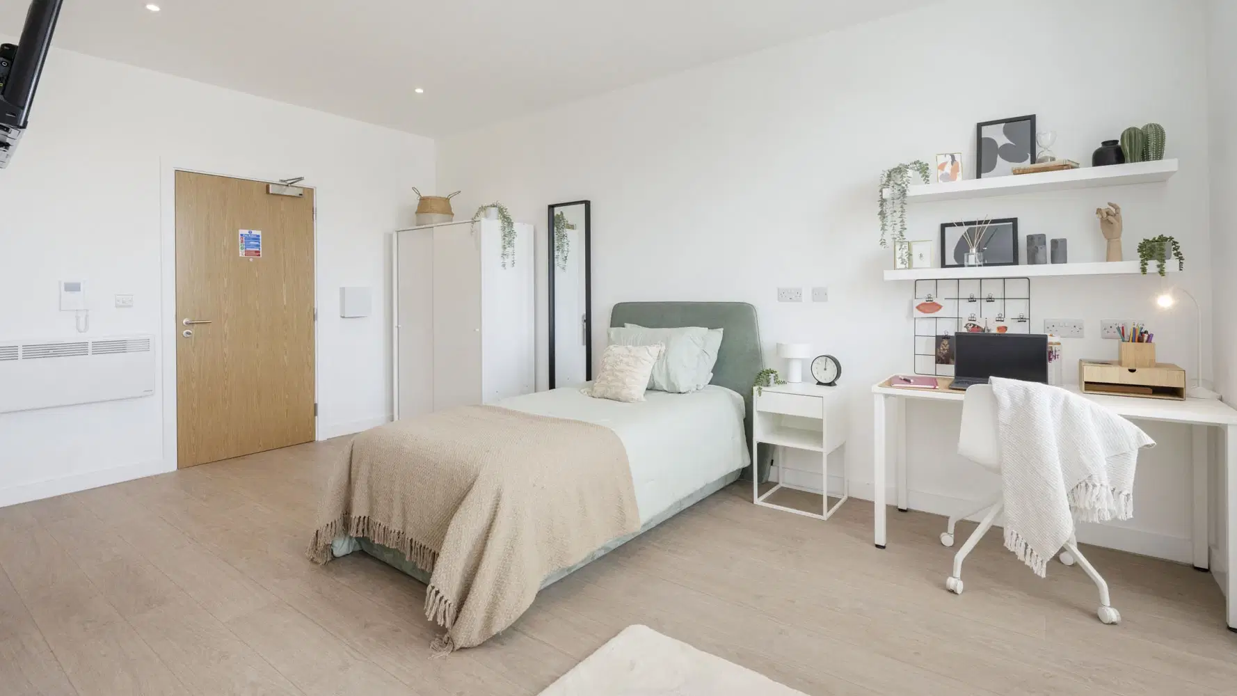 Aire, Stoke-on-Trent – Gold Studio
