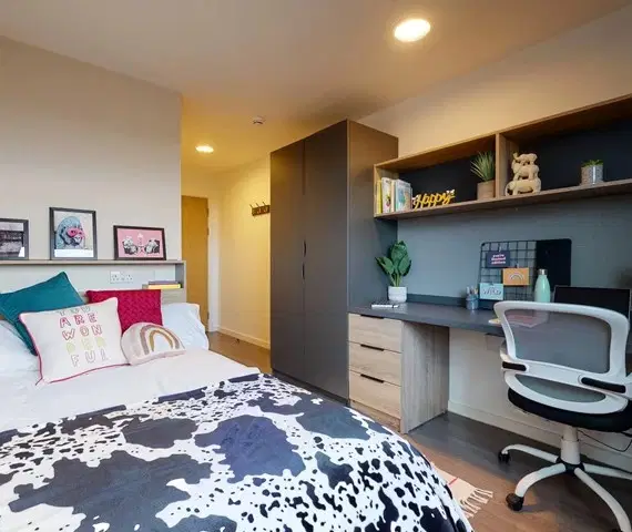 Canvas Glasgow, Glasgow – Silver Ensuite Lower Level