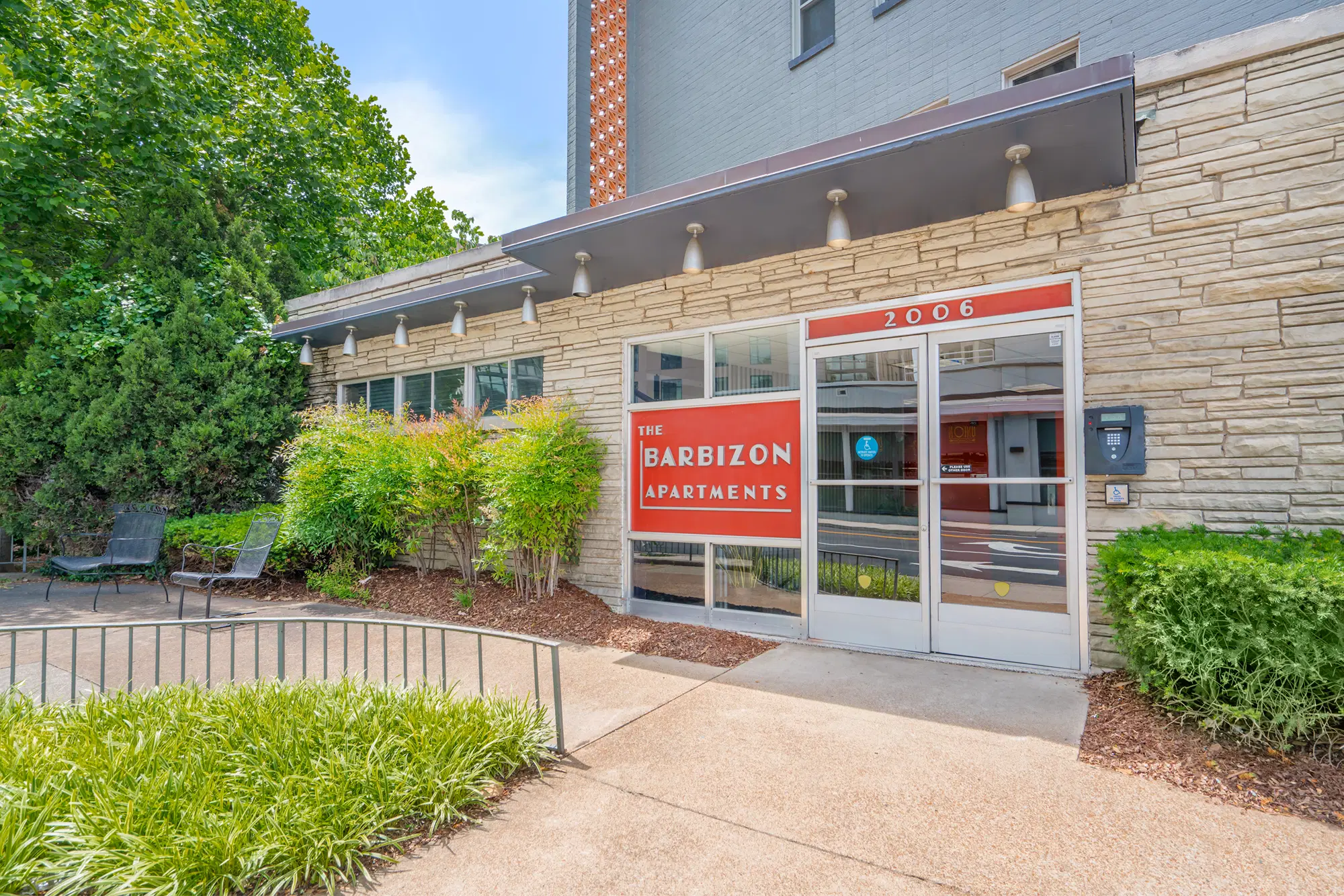 Barbizon Apartments, Nashville – Exterior