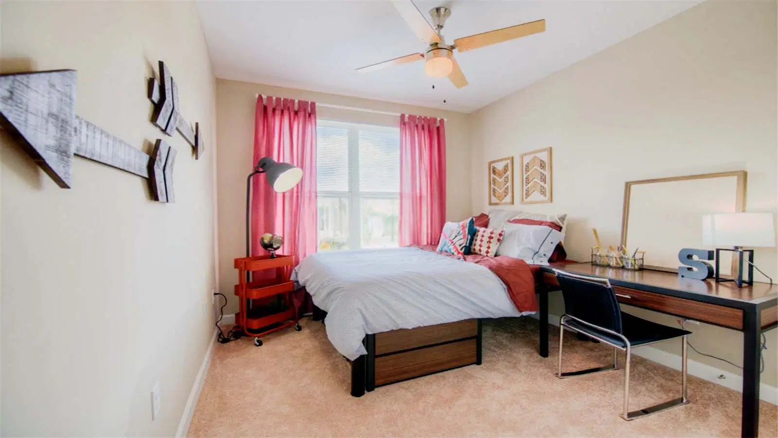 Station At Five Points, Columbia – Room in 4x4