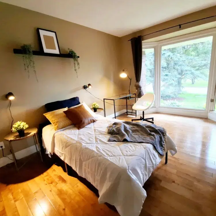 100 Old Meadow Lane, Waterloo – Maple Room( 1 Bed 1 Bath )