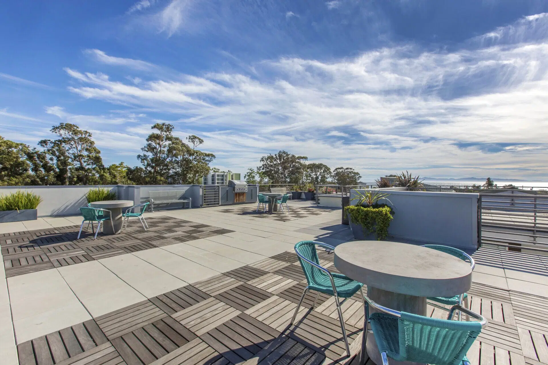 Icon, Goleta – Exterior
