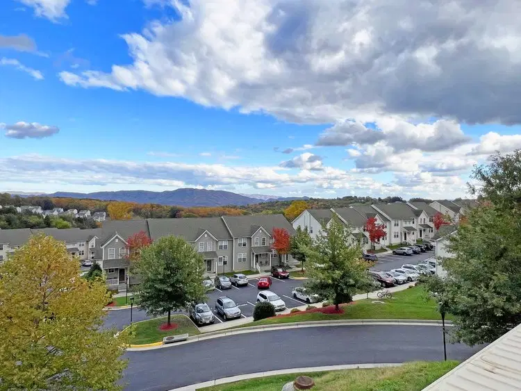 Maple Ridge Townhomes, Blacksburg – Exterior