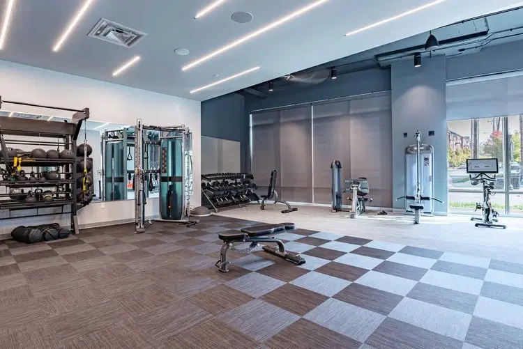 8th And High, Columbus – Amenities
