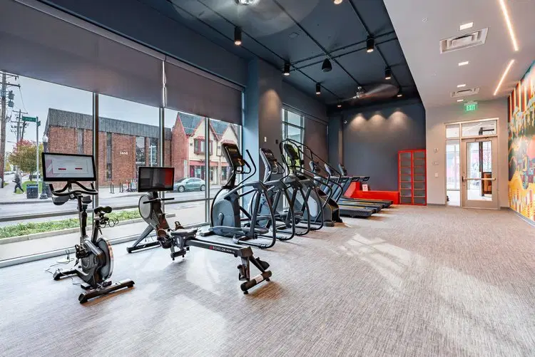 8th And High, Columbus – Amenities
