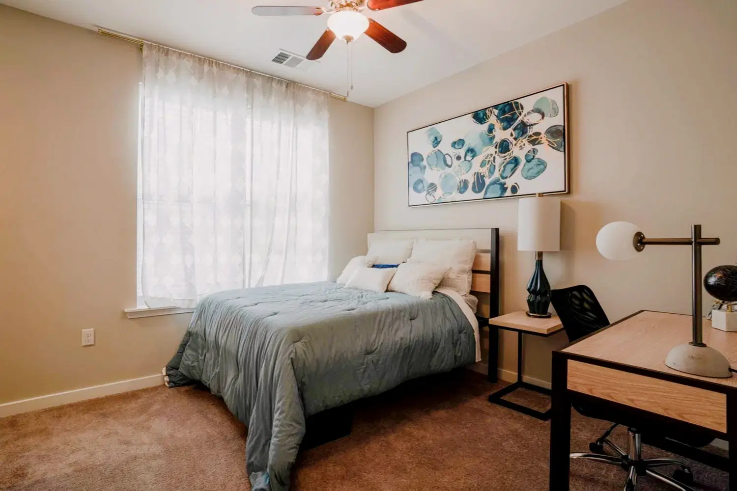My House on 13th, Tuscaloosa – Room in 5 Bedroom 5.5 Bathroom | E1