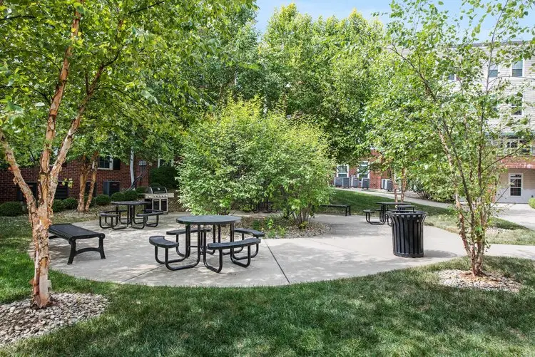 University Edge Cincinnati, Cincinnati – Exterior