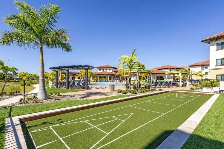 The Reef Student Living, Fort Myers – Exterior