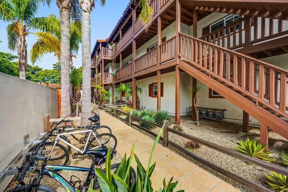Solis Isla Vista, Goleta – Exterior