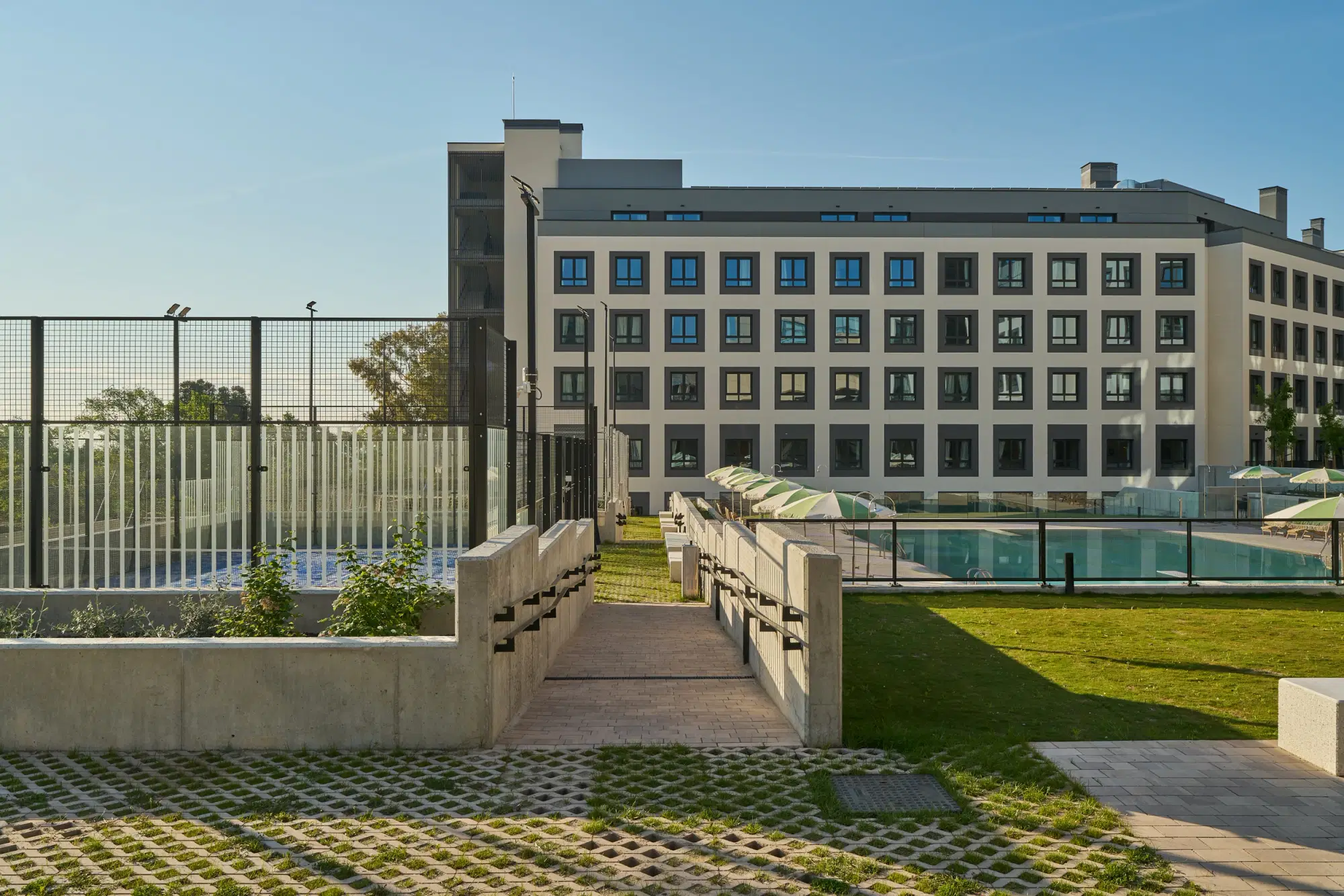 The Carabanchel Episode, Madrid – Exterior