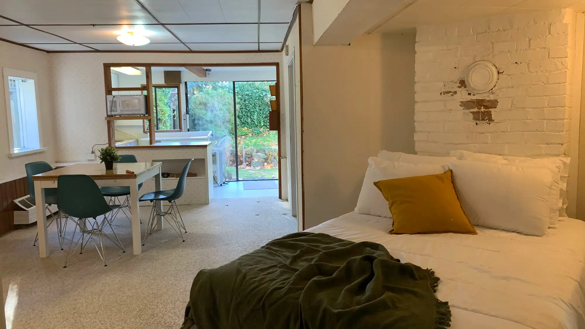 2335 W 6th Ave, Vancouver – Unit 7 Room (1 Bed 1 Bath)