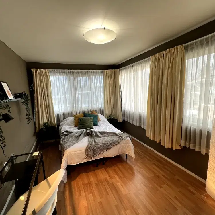 5857 Sussex Ave, Vancouver – Maitland Room (7 Bed 4 Bath)