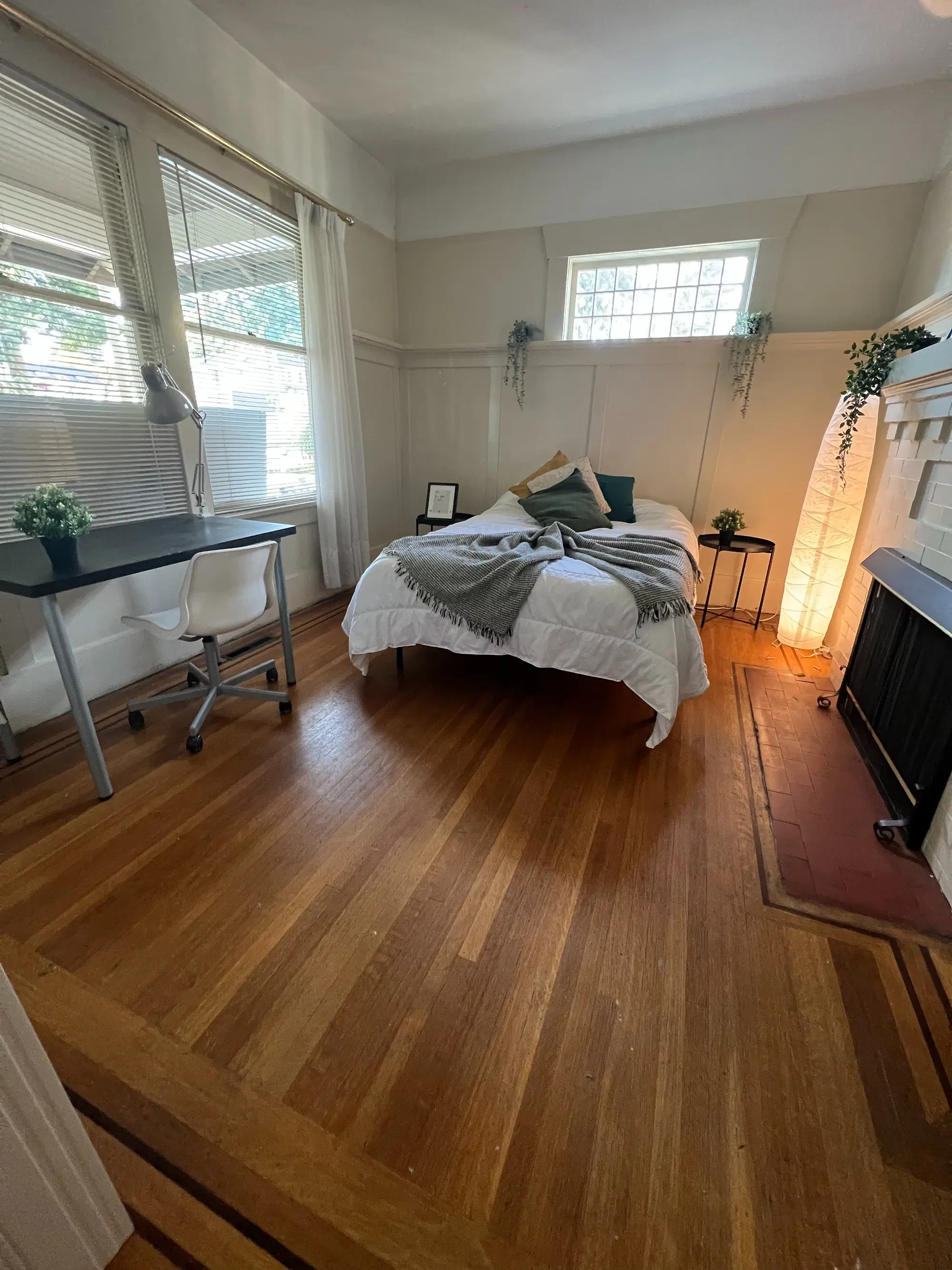 5570 Balaclava St, Vancouver – Dali Room( 1 Bed 1 Bath )