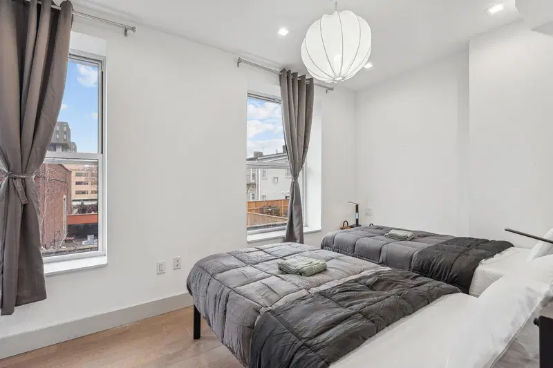 Agate Brooklyn Home, New York – 2-people shared (twin-size bed)