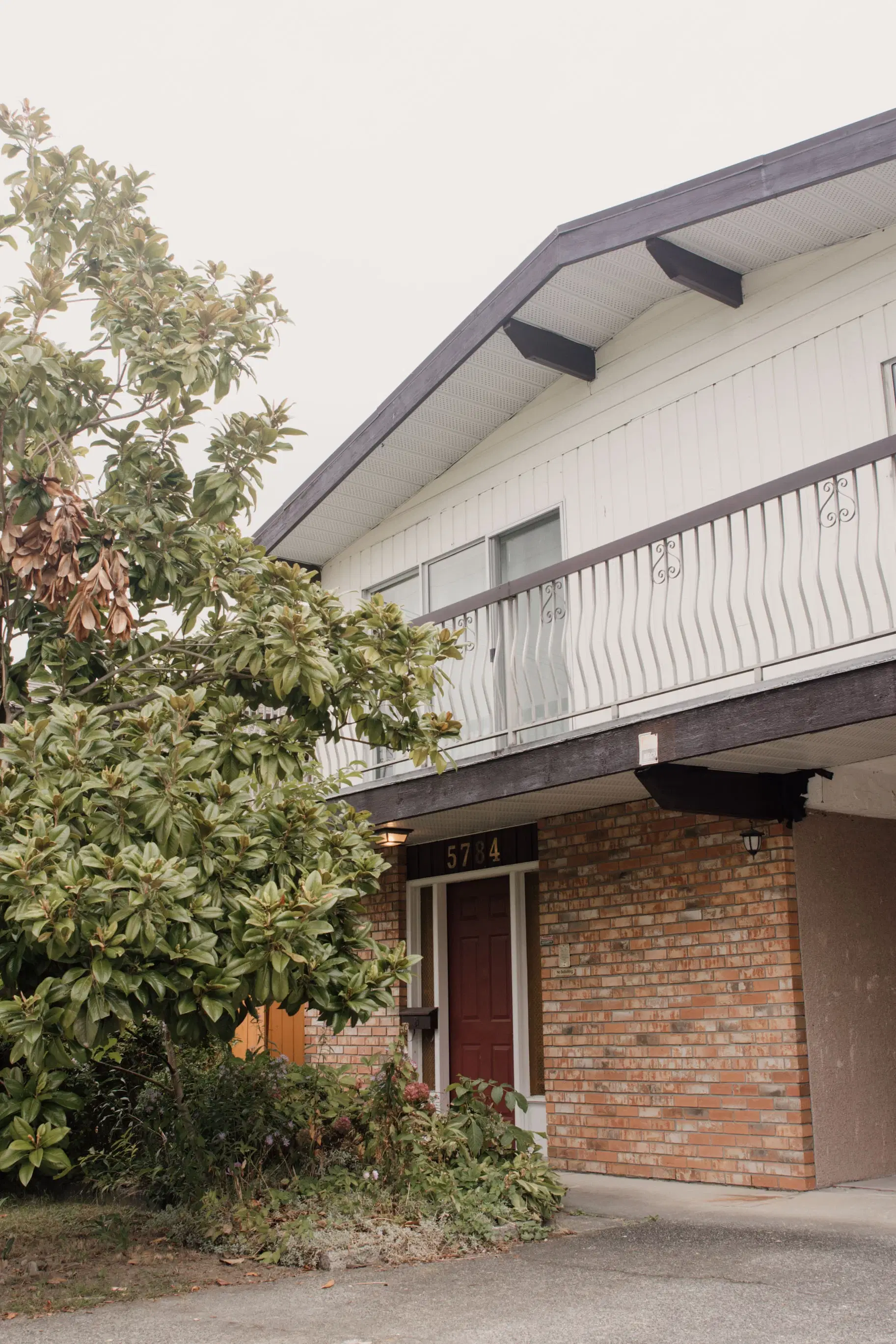 5784 Elsom Avenue, Burnaby – Exterior
