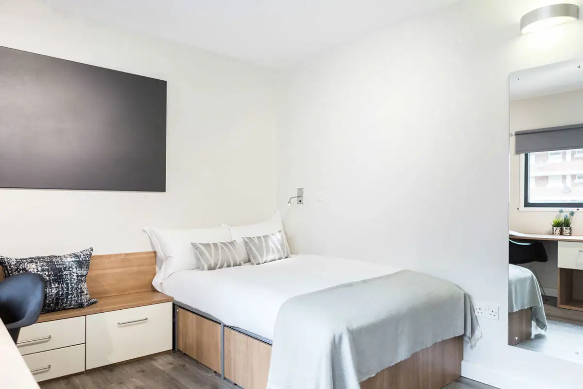 GoBritanya Highbury Residence, London – Bronze En-Suite (Extra Large) - Courtyard View | Mid Level