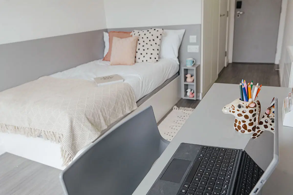 GoBritanya Lewisham Residence, London – Silver En-Suite - Street View | Penthouse Level