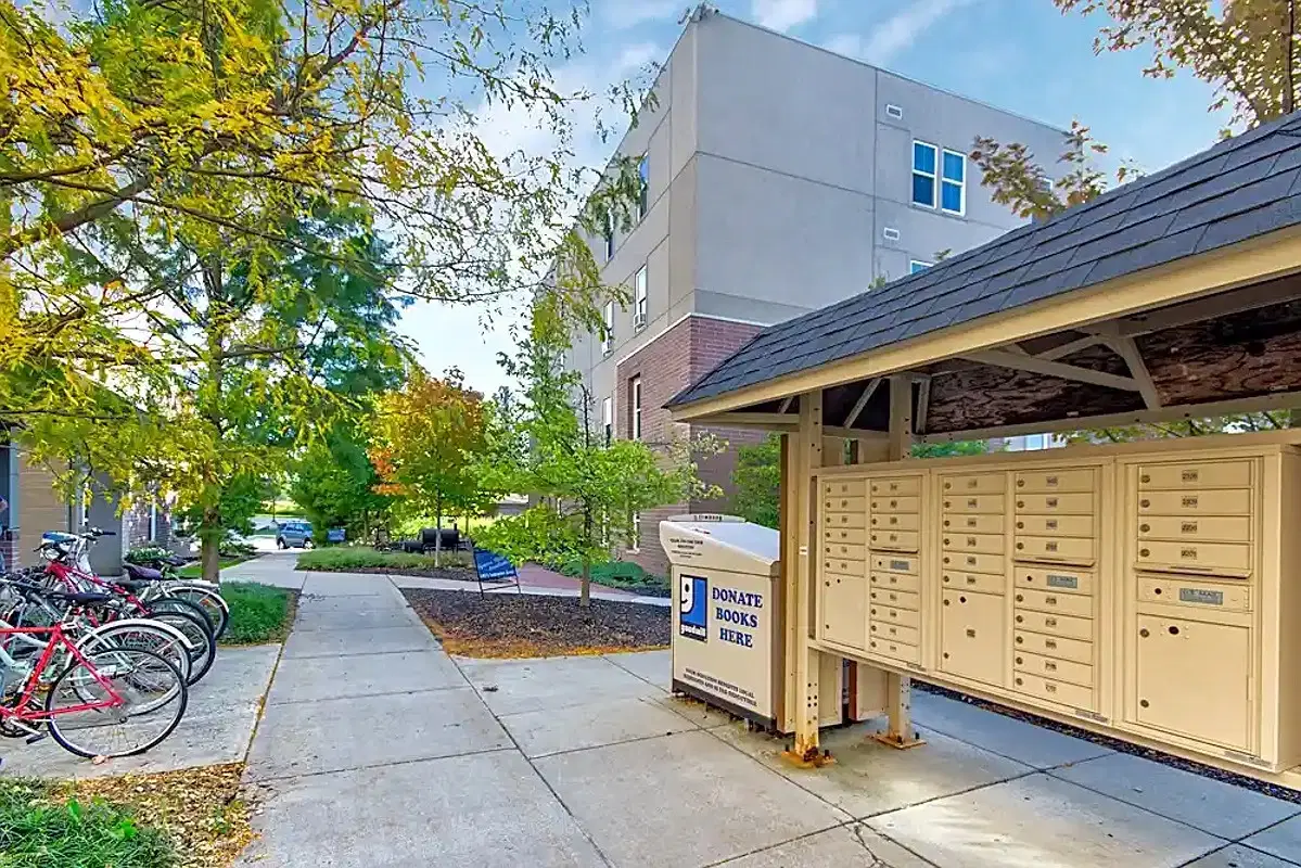 Uptown East Apartments, Valparaiso – Exterior