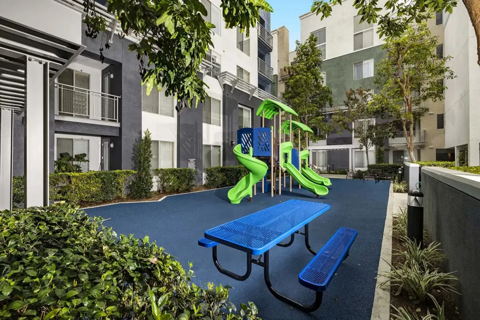 2801 Main St, Irvine – Amenities