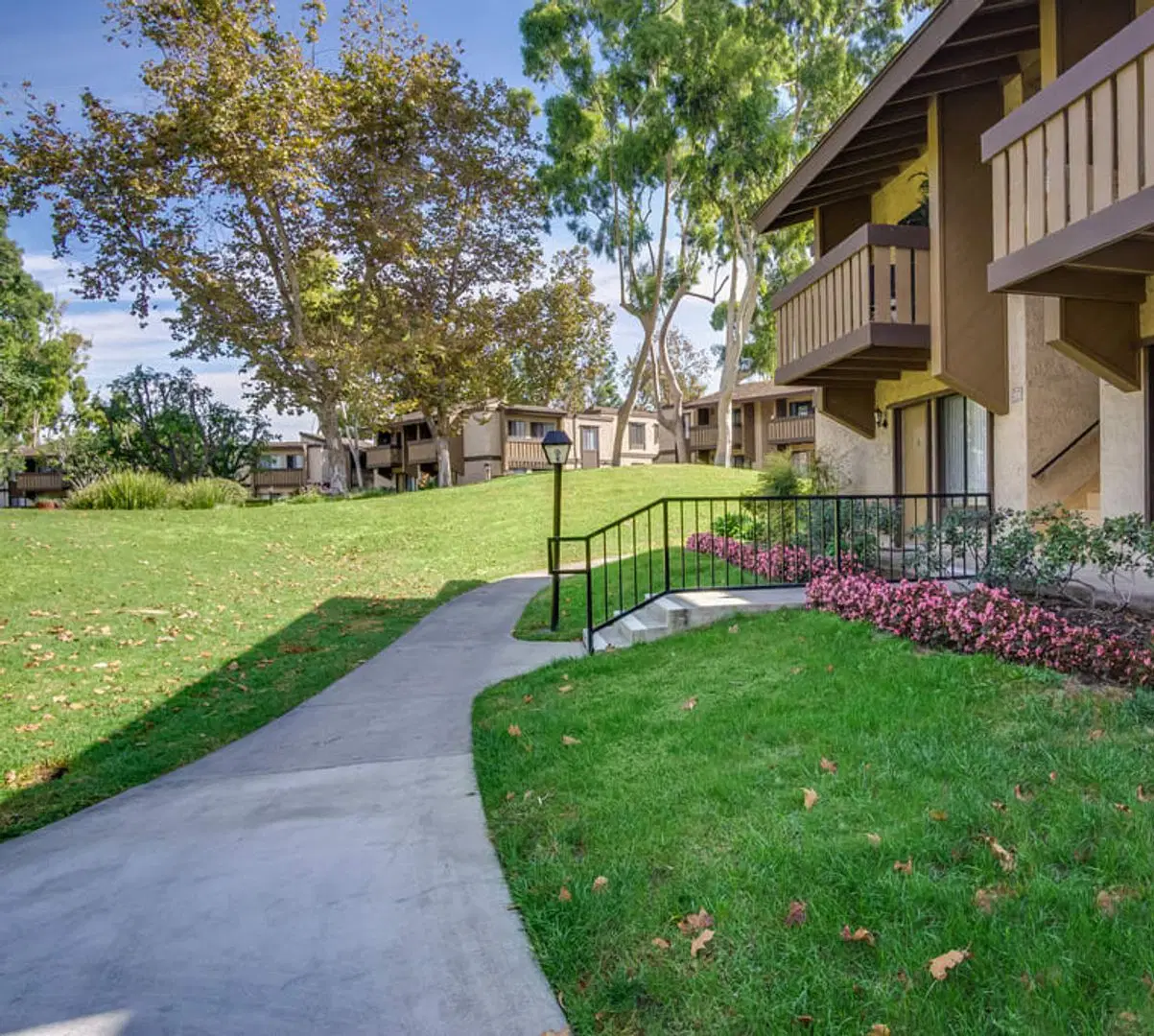 393 Topeka, Irvine – Exterior
