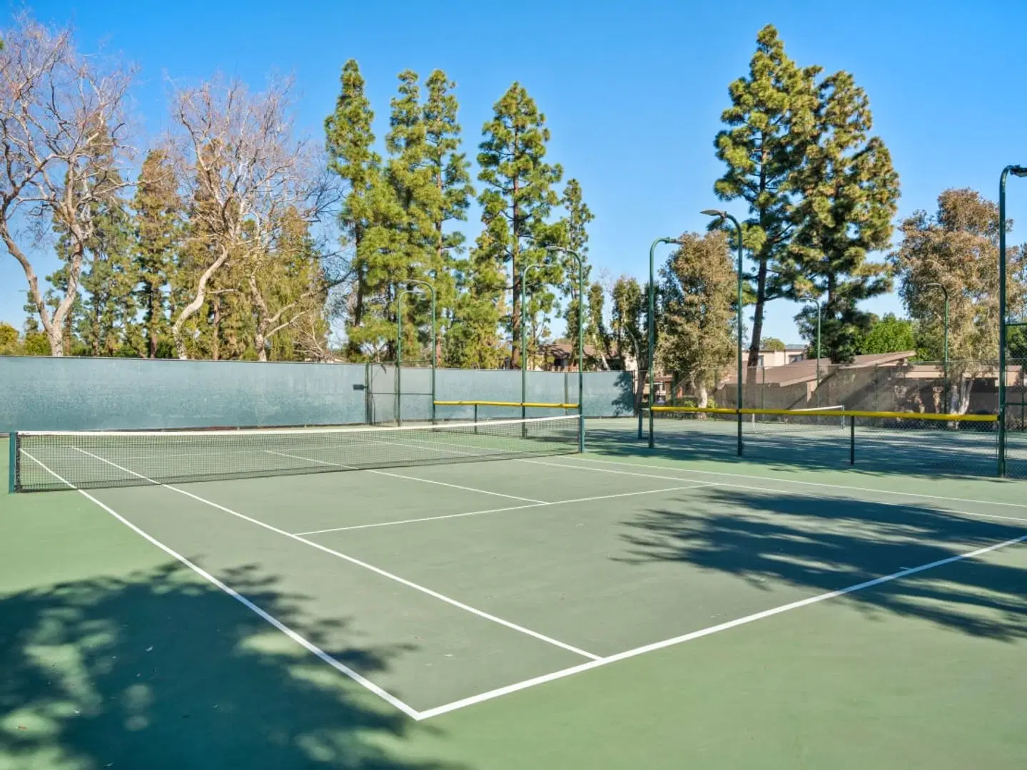 393 Topeka, Irvine – Amenities