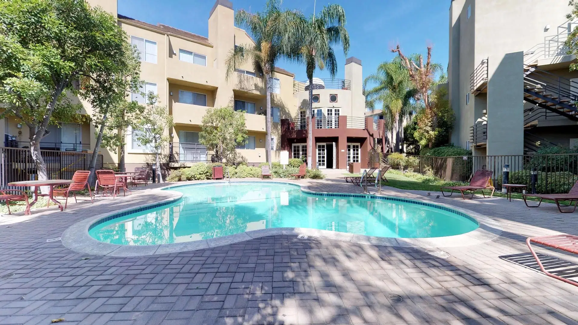 620 N Hollywood Way, Los Angeles – Amenities