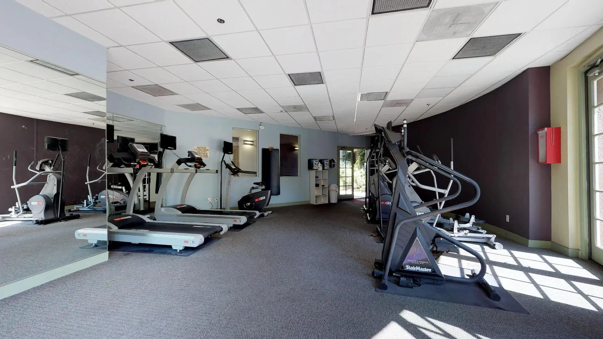 620 N Hollywood Way, Los Angeles – Amenities
