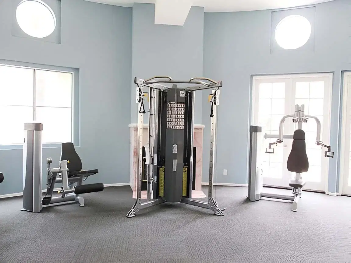 620 N Hollywood Way, Los Angeles – Amenities