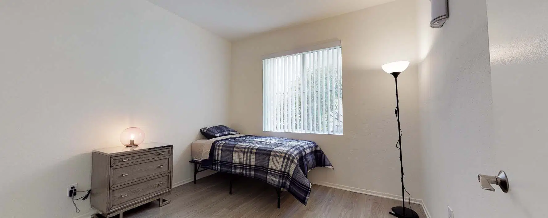 620 N Hollywood Way, Los Angeles – Private Room (3 Bed - 2 Bath)