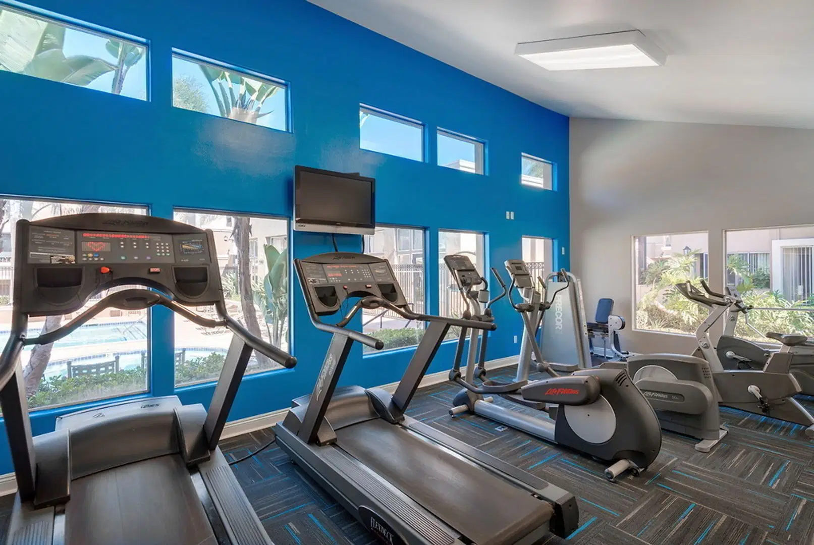 2885 Fairview Road, Irvine – Amenities