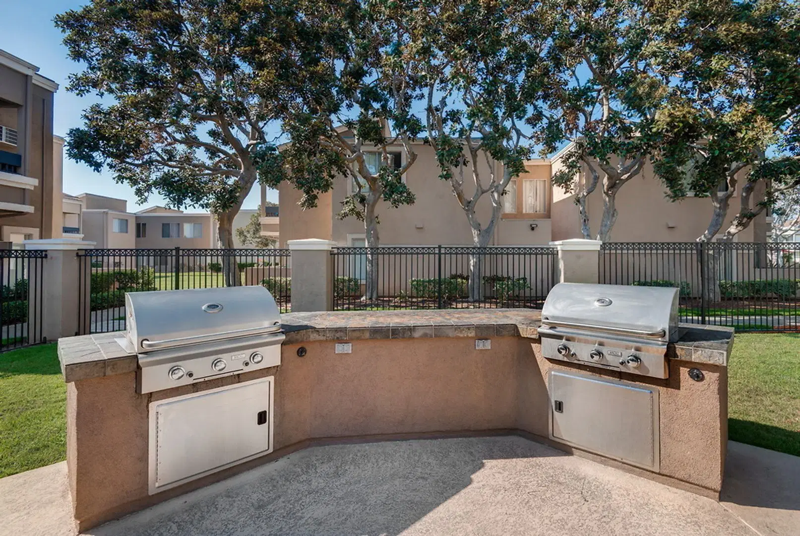 2885 Fairview Road, Irvine – Amenities