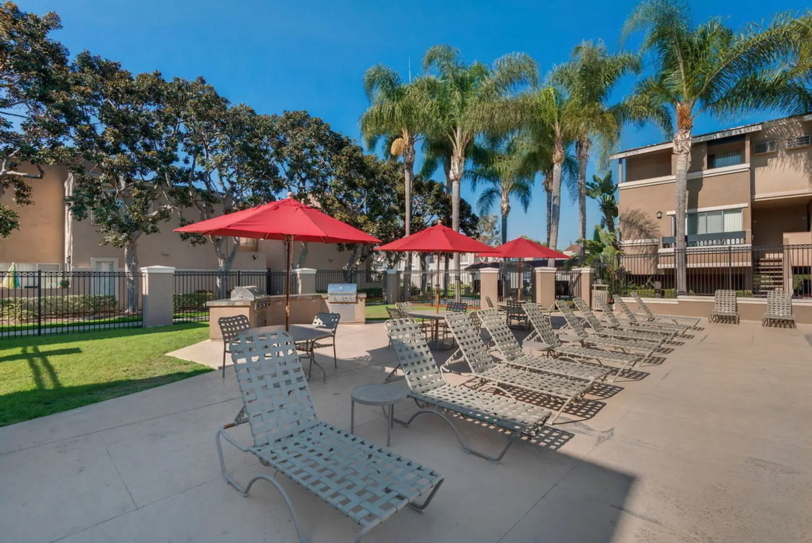2885 Fairview Road, Irvine – Amenities