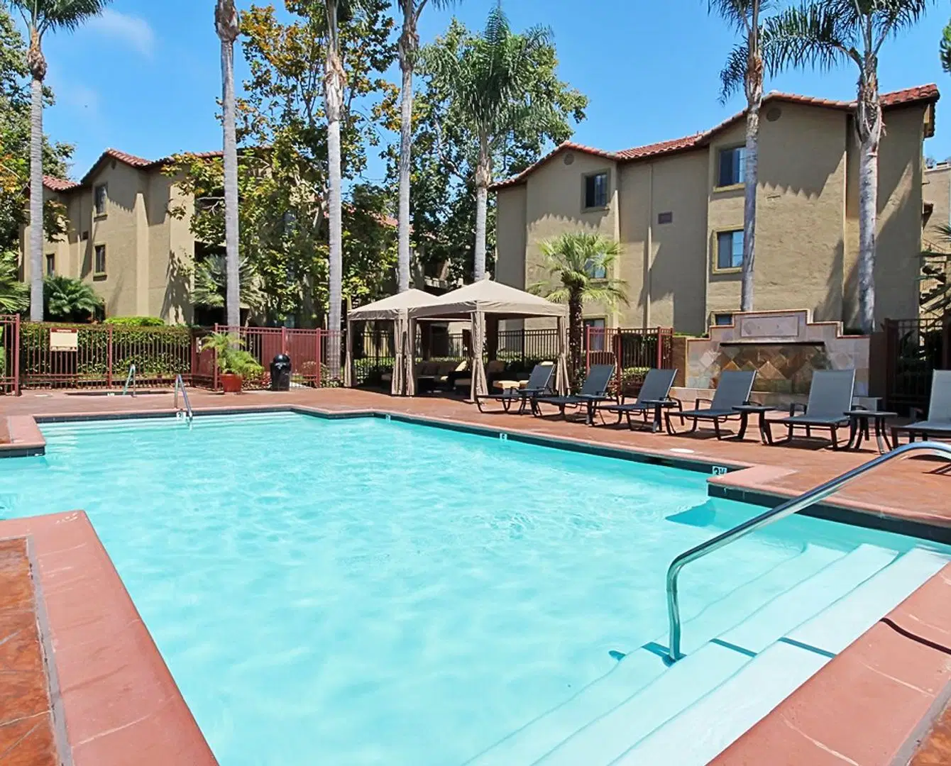 7524 Charmant Dr, San Diego – Amenities