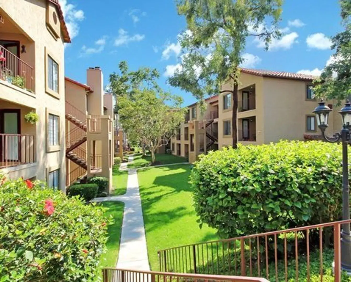 7524 Charmant Dr, San Diego – Exterior