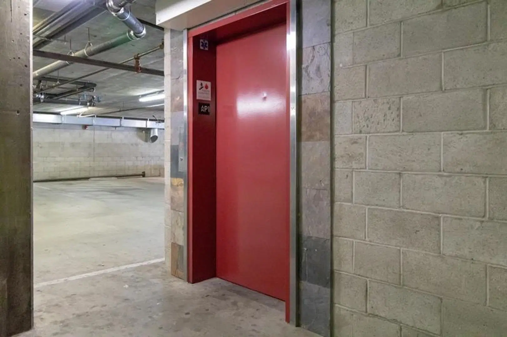 1241 West 37th Place, Los Angeles – Common Area