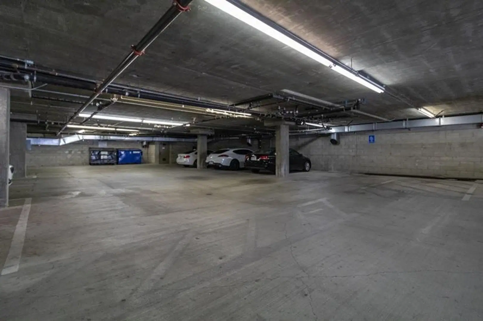 1241 West 37th Place, Los Angeles – Amenities