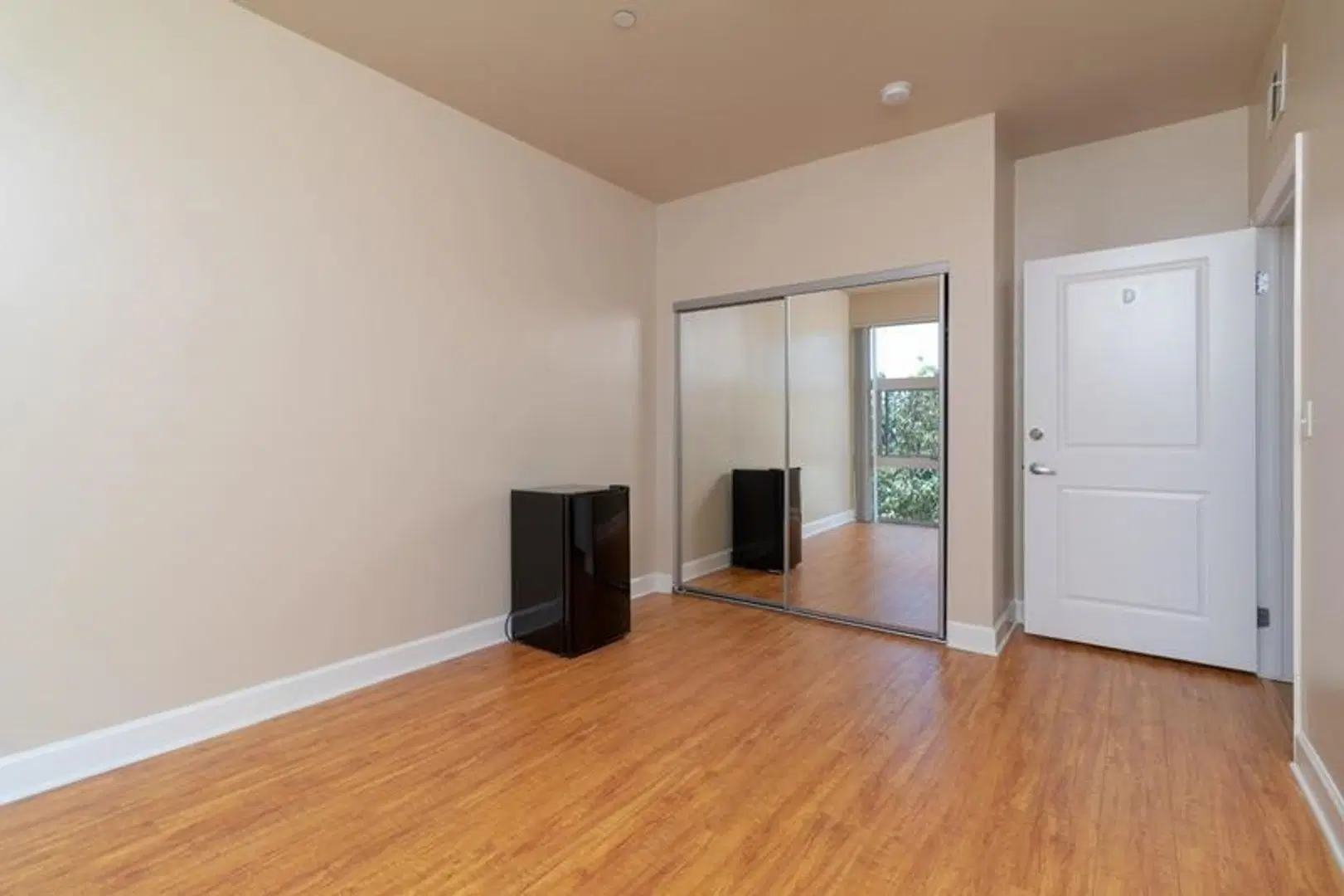1241 West 37th Place, Los Angeles