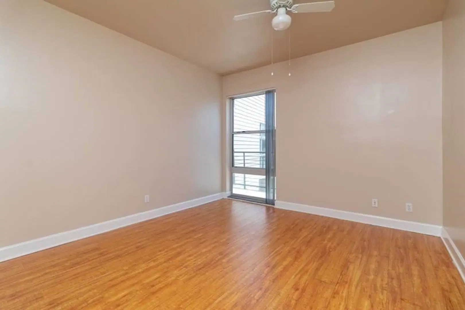 1241 West 37th Place, Los Angeles – Private Bedroom