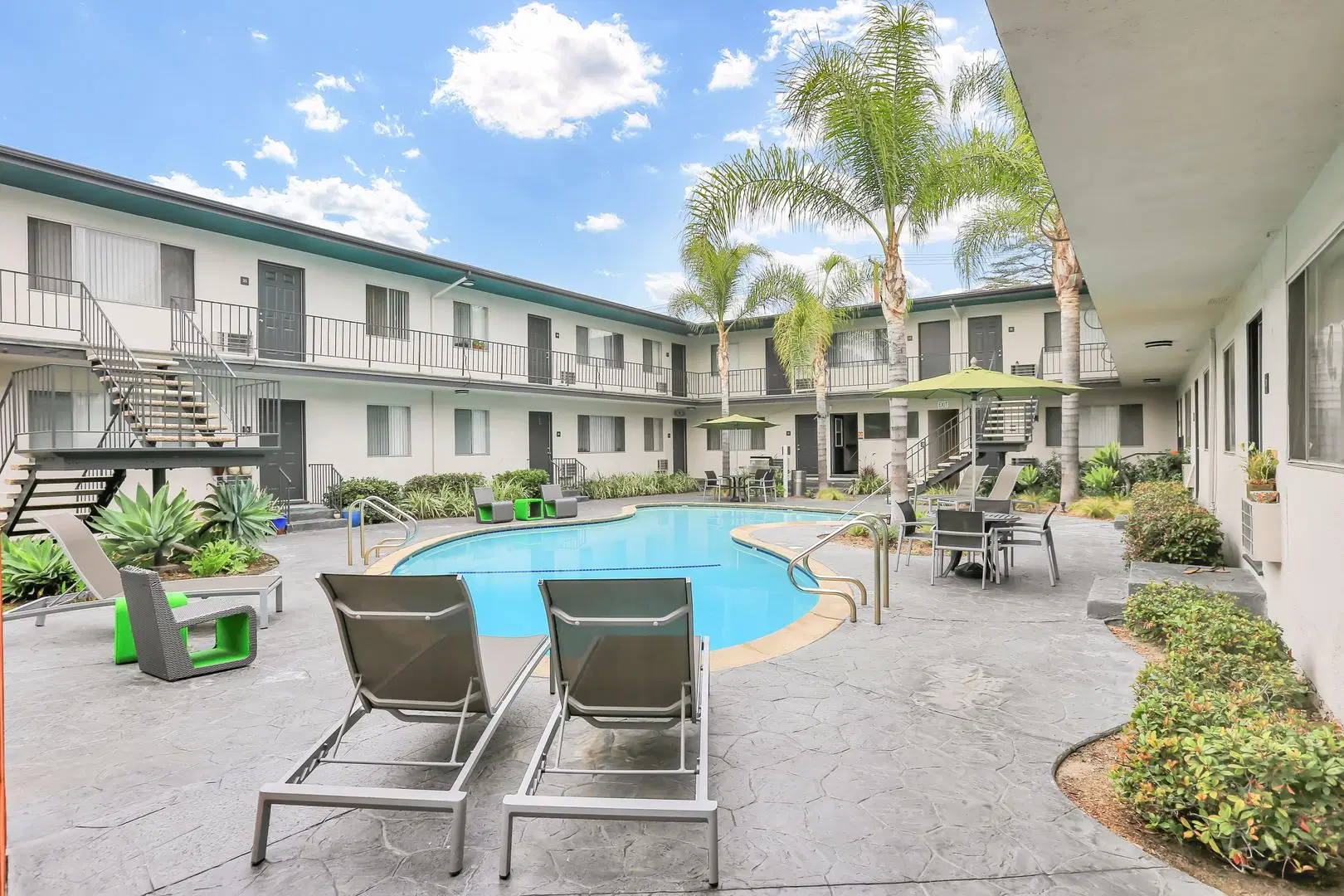 4221 Kling Street, Los Angeles – Amenities